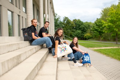 Modrý recyklovaný vak na záda